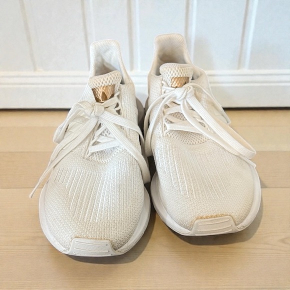 Adidas women’s swift run sneakers size 7.5 - Picture 5 of 5